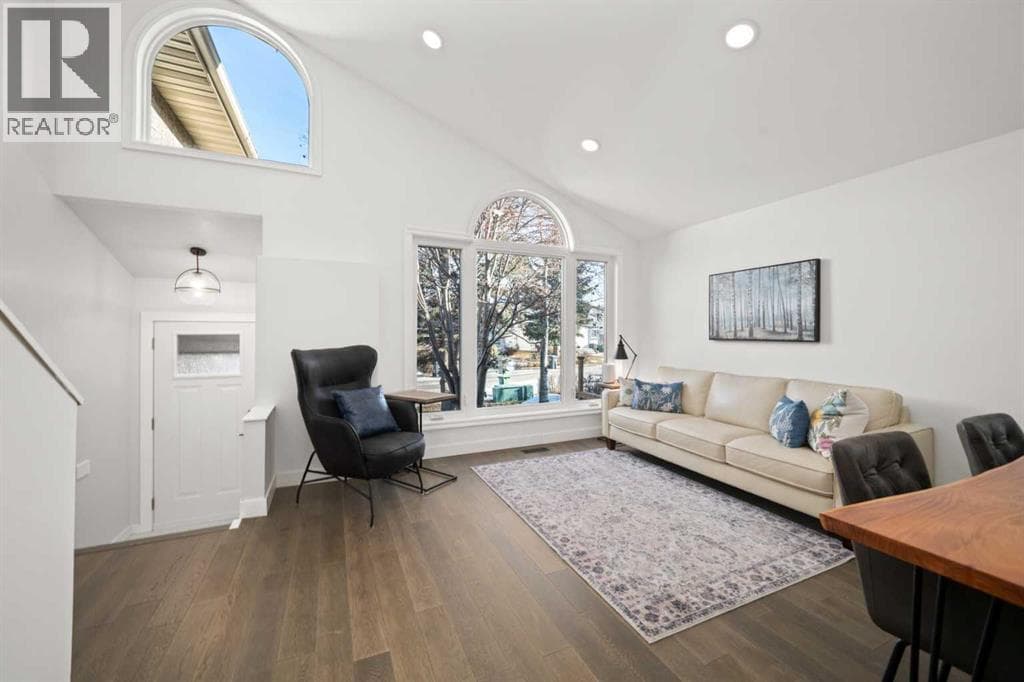 51 Hunters Crescent photo 4