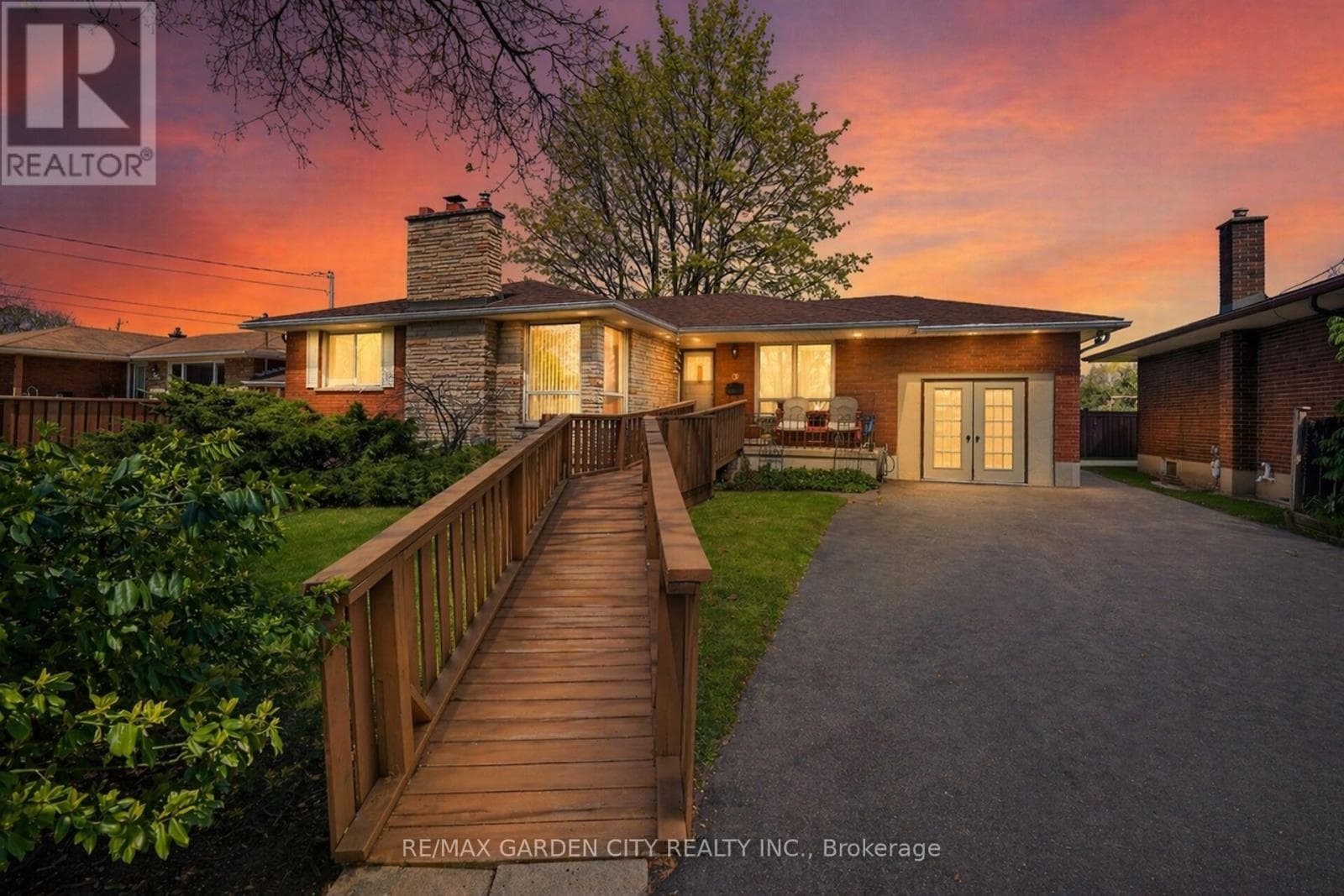 5 LOCKVIEW CRESCENT