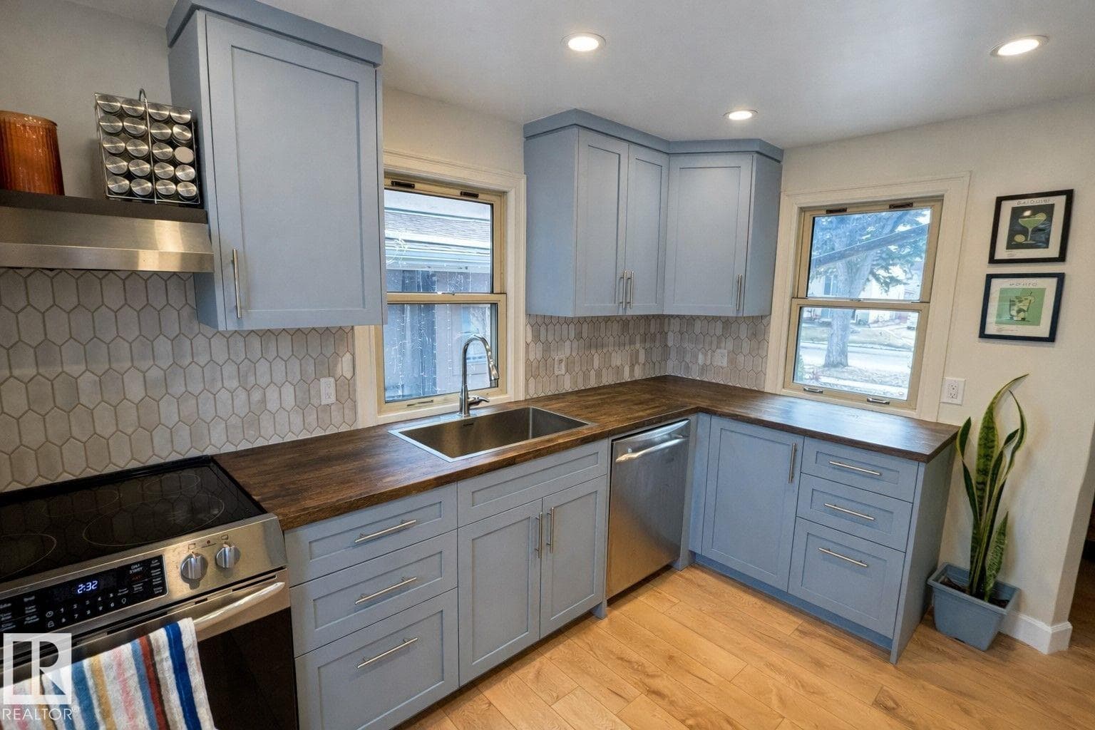14520 104 AV NW photo 4