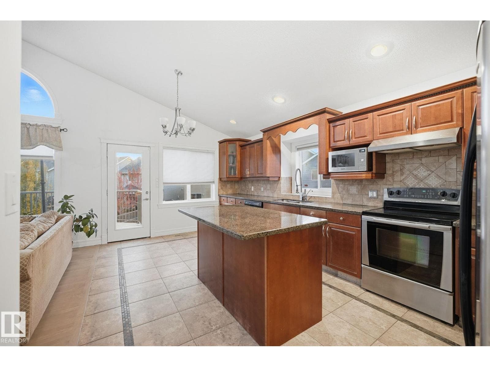 1324 70 ST SW photo 5
