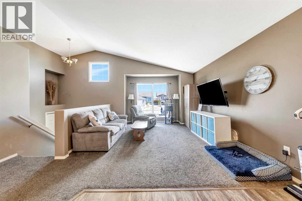 3318 44A Avenue photo 3