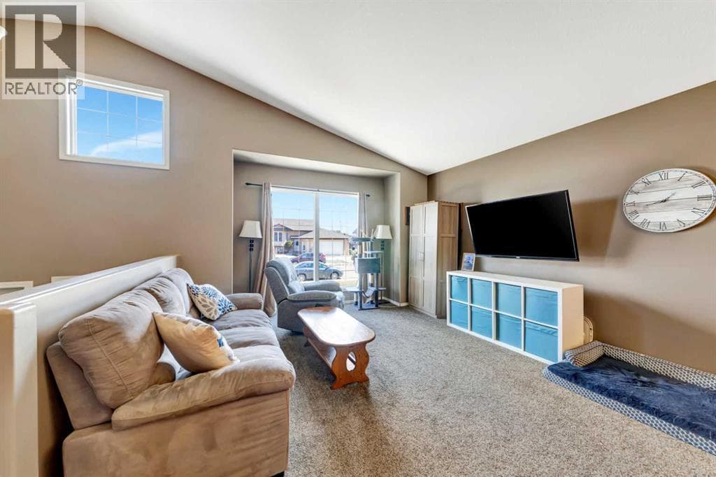 3318 44A Avenue photo 4