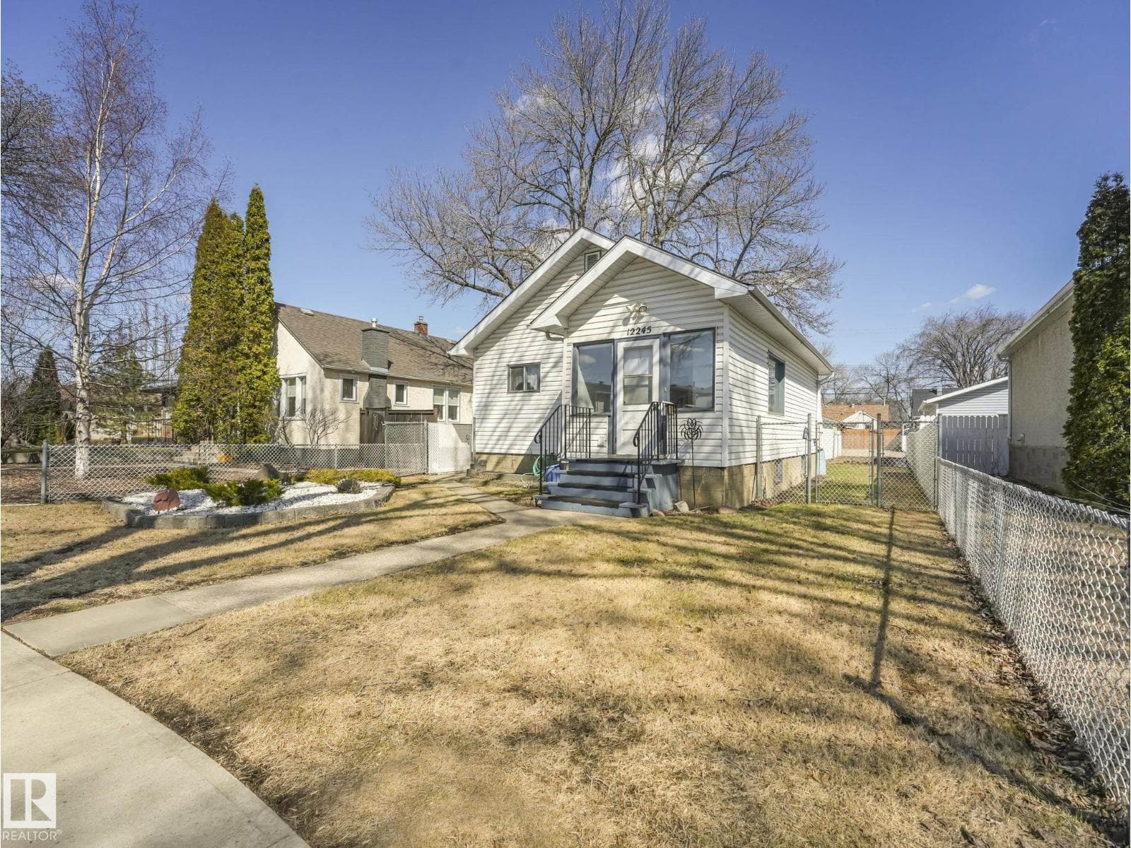 12245 96 ST NW photo 2