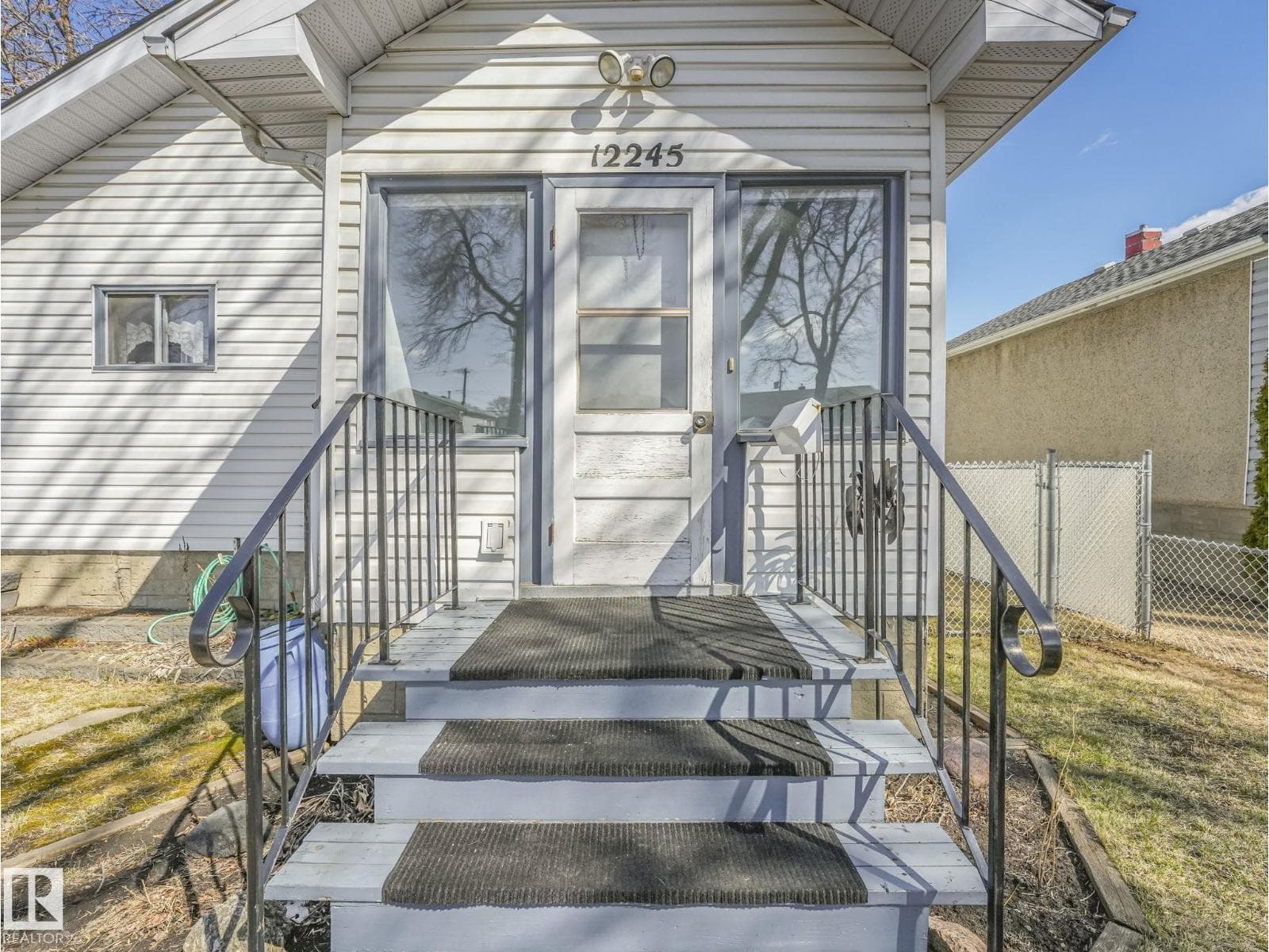 12245 96 ST NW photo 4