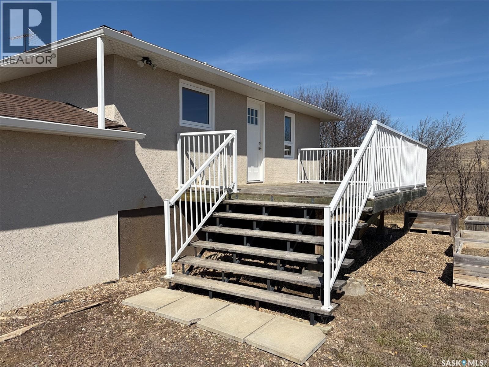 Eastend Wills Acreage — photo 2