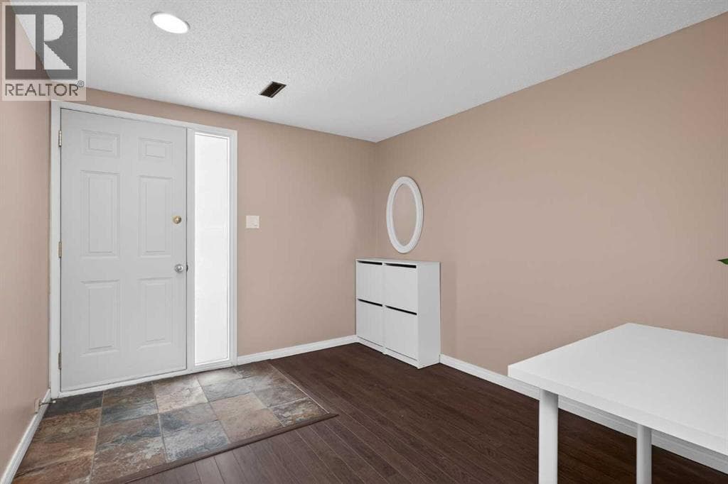 10304 Braeside Drive SW photo 4