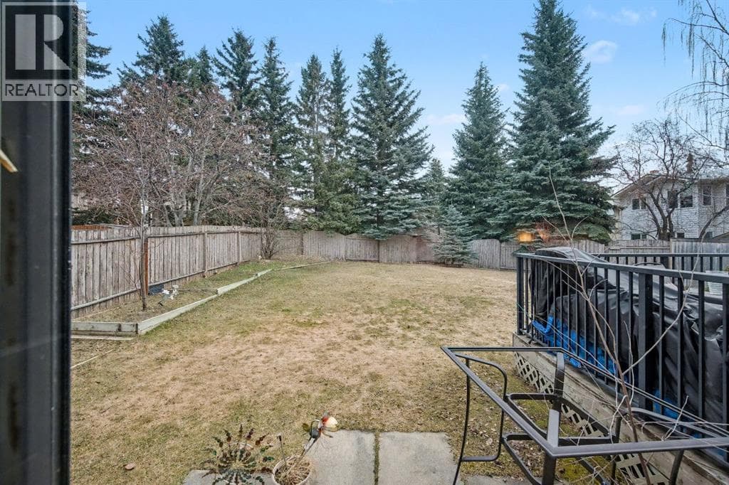 983 Woodbine Boulevard SW photo 2