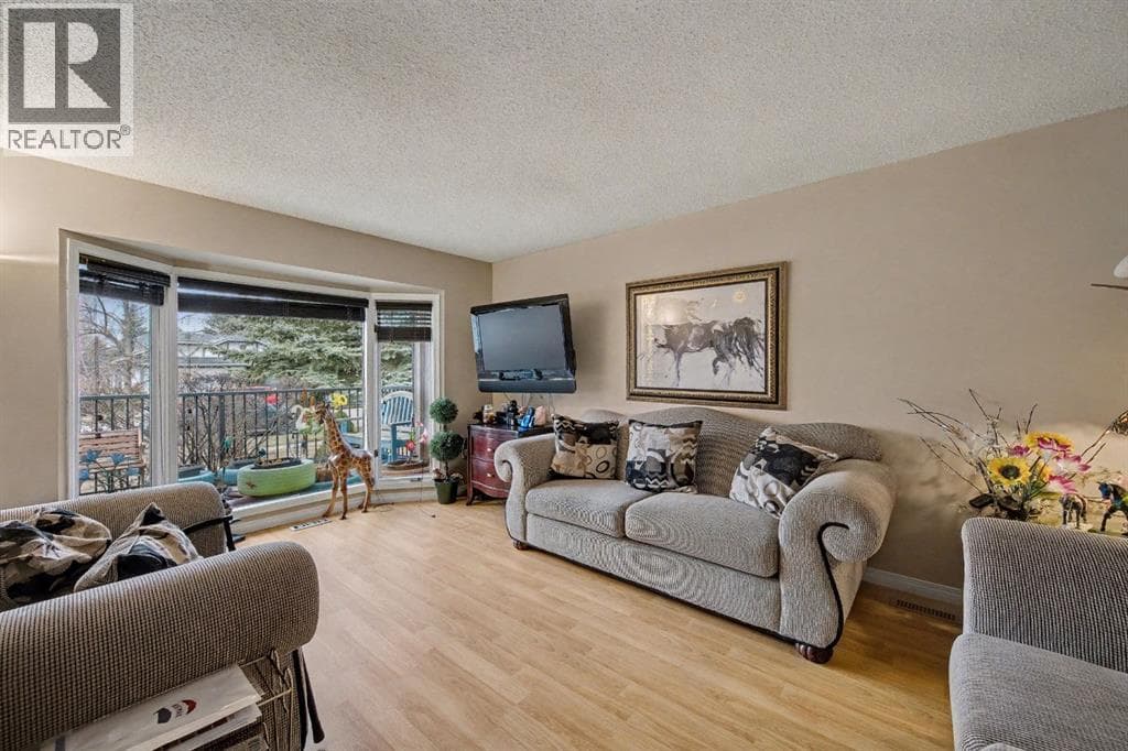 983 Woodbine Boulevard SW photo 4
