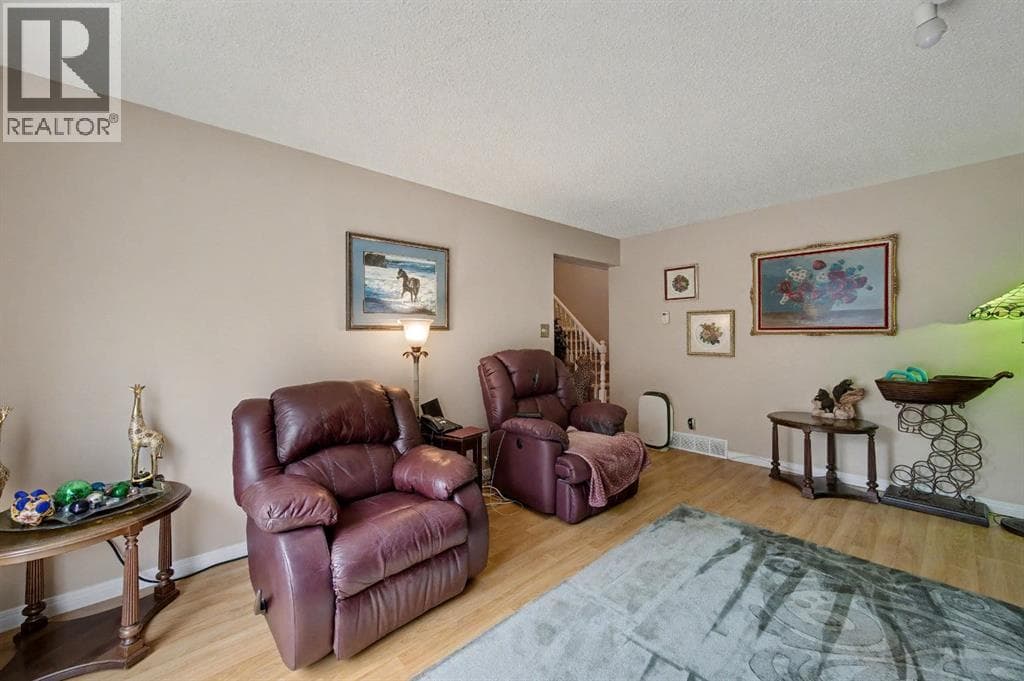 983 Woodbine Boulevard SW photo 9