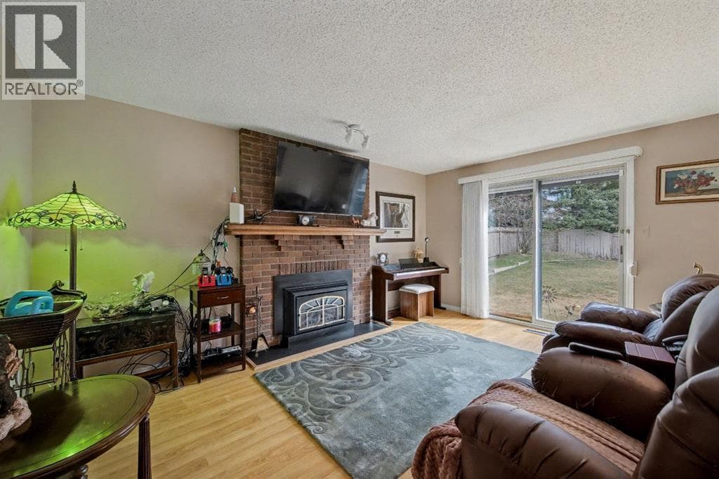 983 Woodbine Boulevard SW photo 7