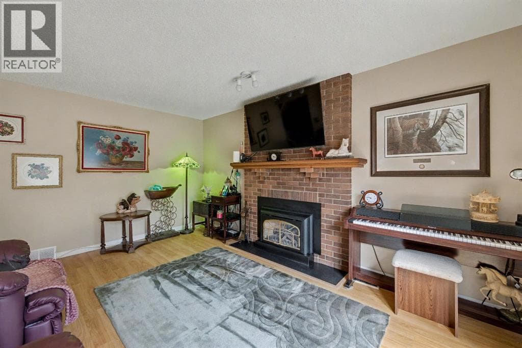 983 Woodbine Boulevard SW photo 8