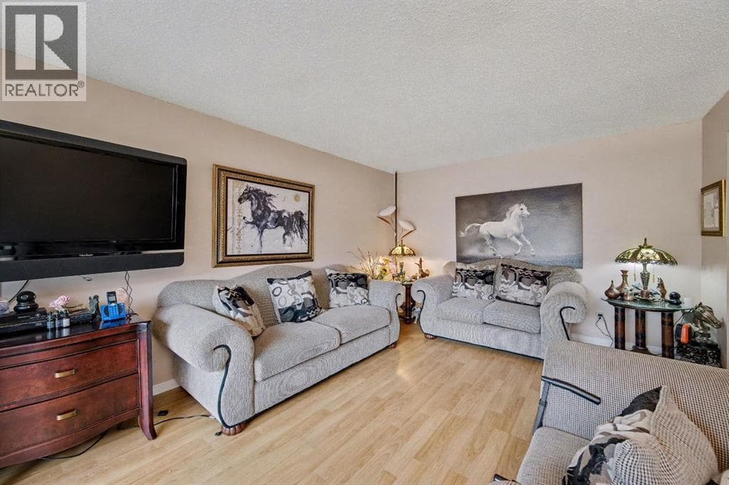 983 Woodbine Boulevard SW photo 5