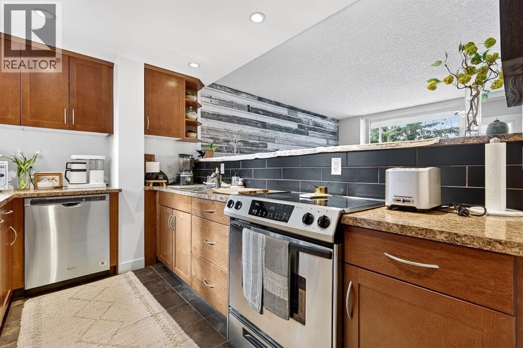 401, 3316 Rideau Place SW — photo 3