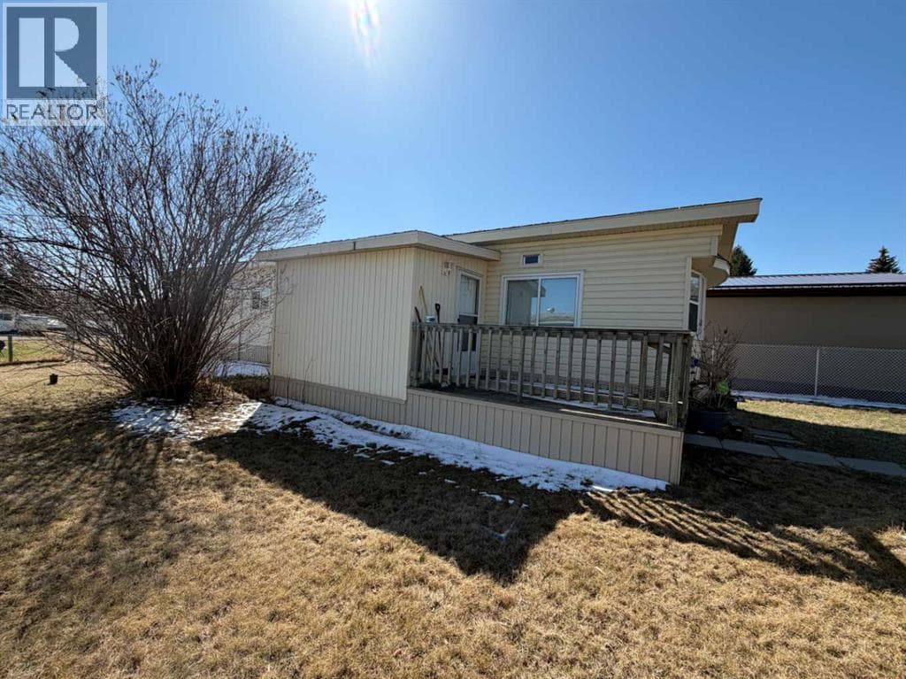 17, 5211 55 Avenue photo 2