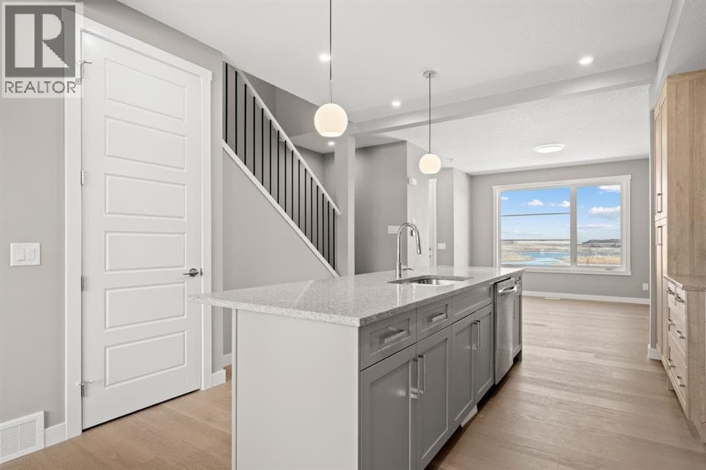 656 Sora Boulevard SE photo 4