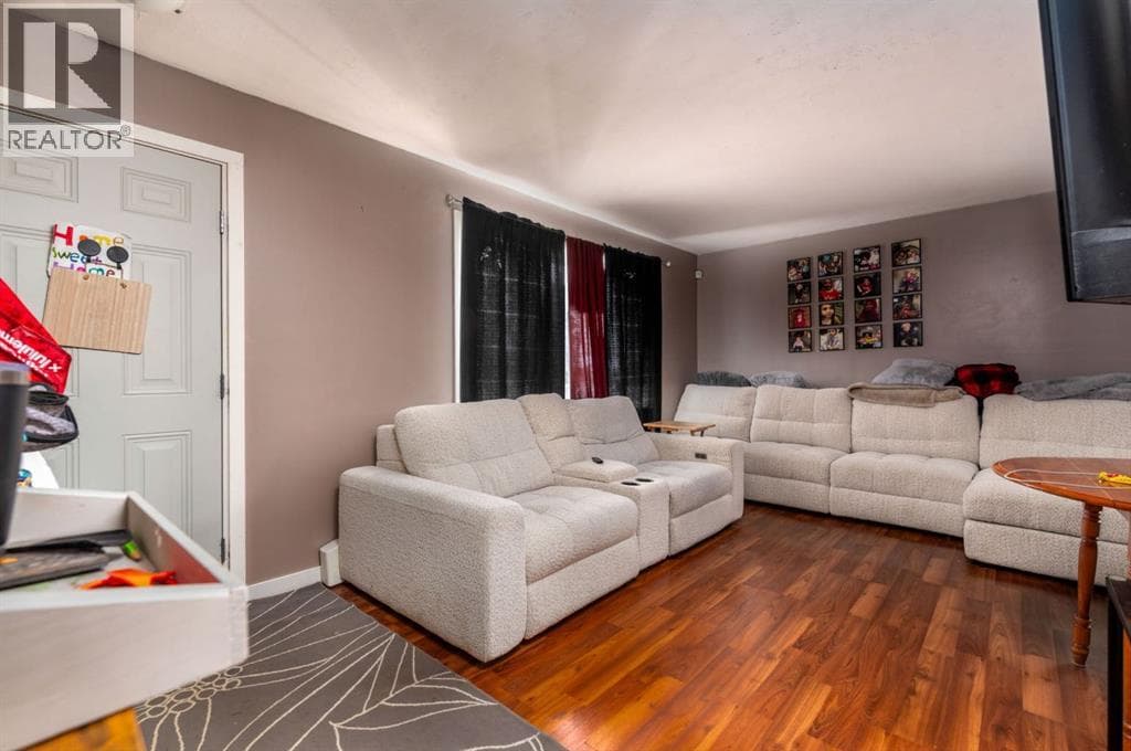 4707 41 Street photo 3
