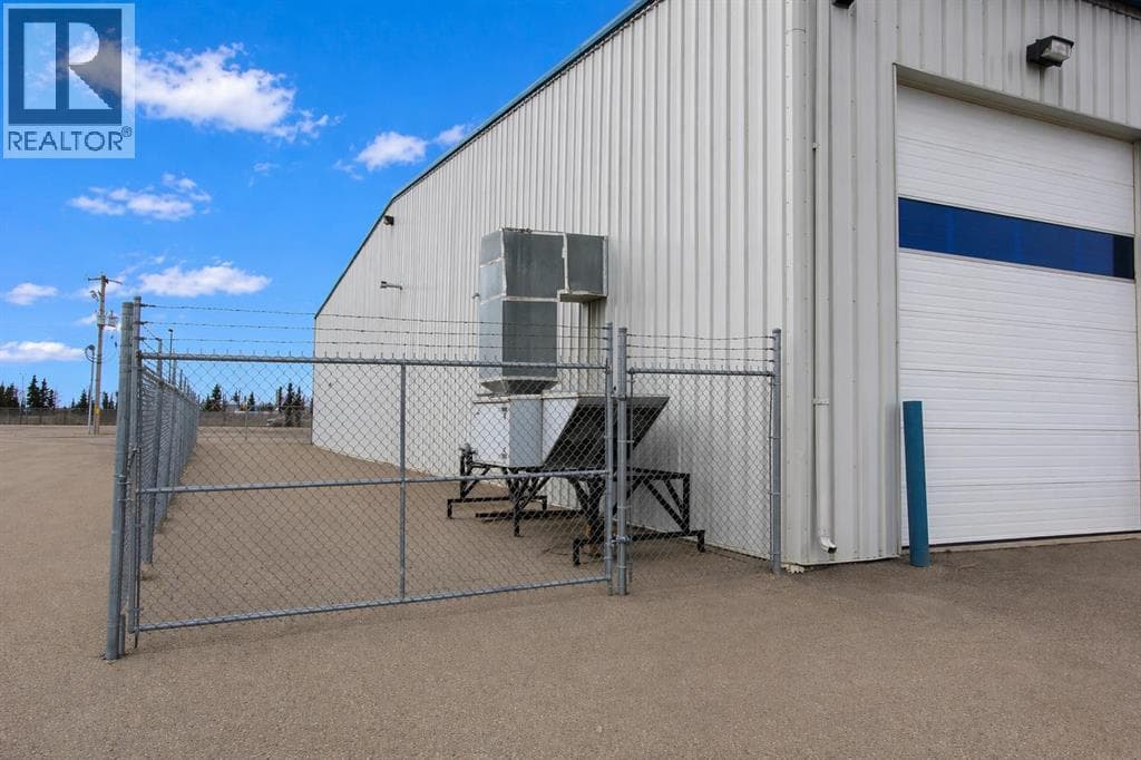 3, 8 GATEWAY Boulevard photo 4