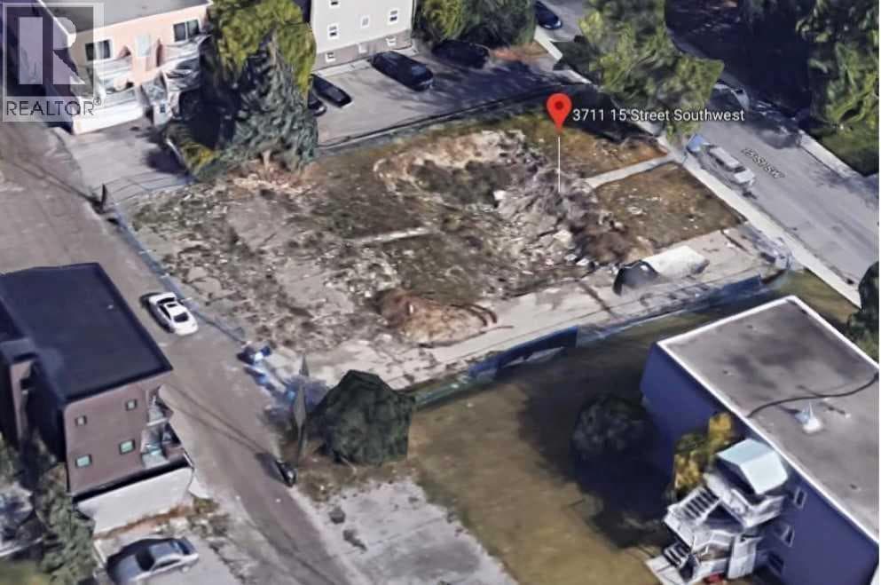 3711 15 Street SW photo 2