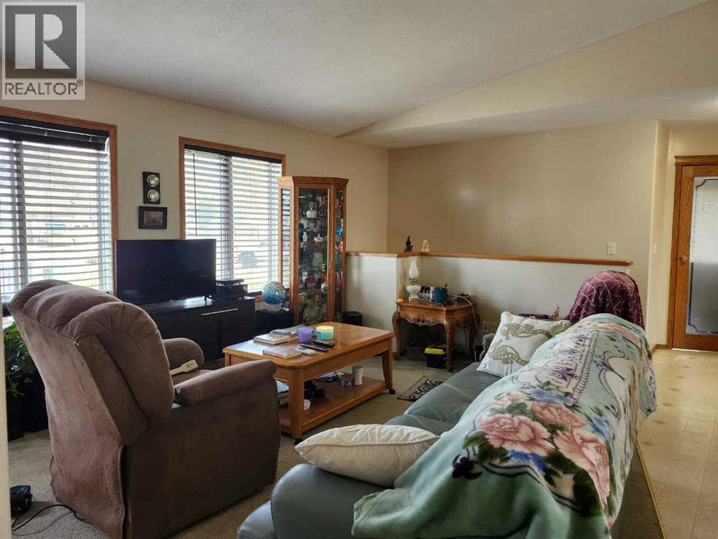 242 McNab Close photo 12