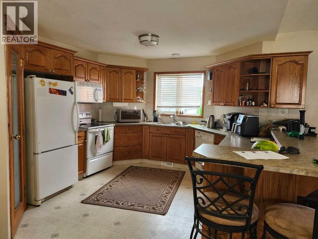 242 McNab Close photo 8