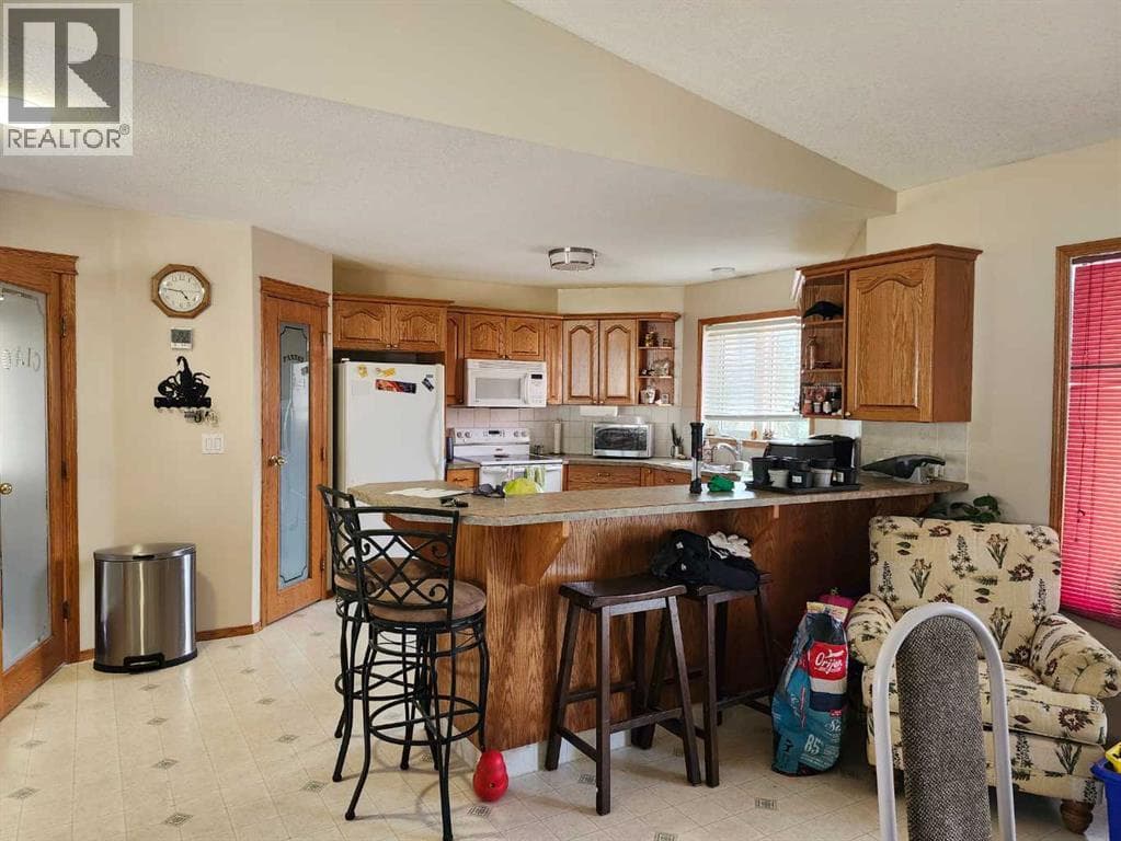 242 McNab Close photo 9