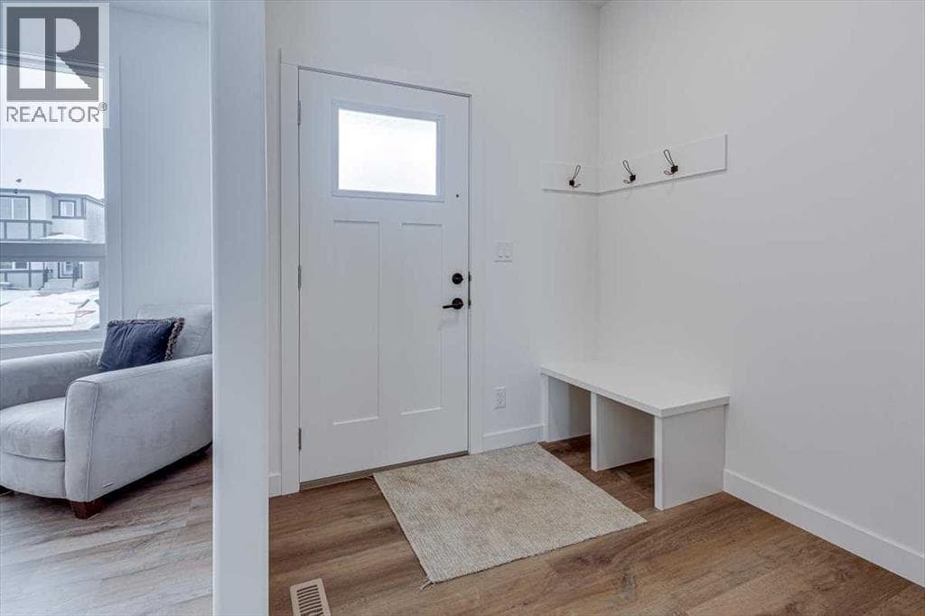 44 Lavelle Close — photo 2