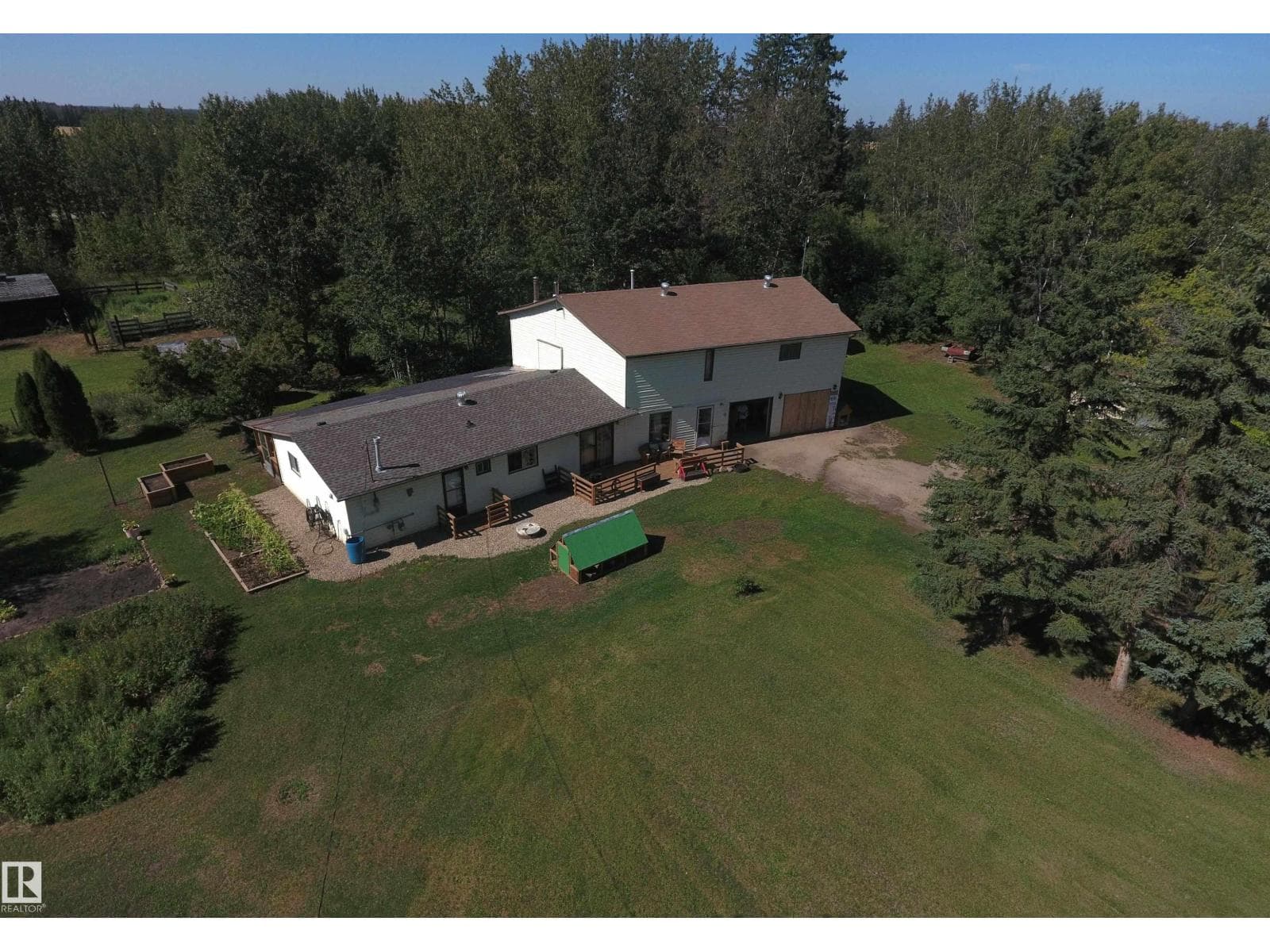 2 23429 Twp Rd 584 photo 3
