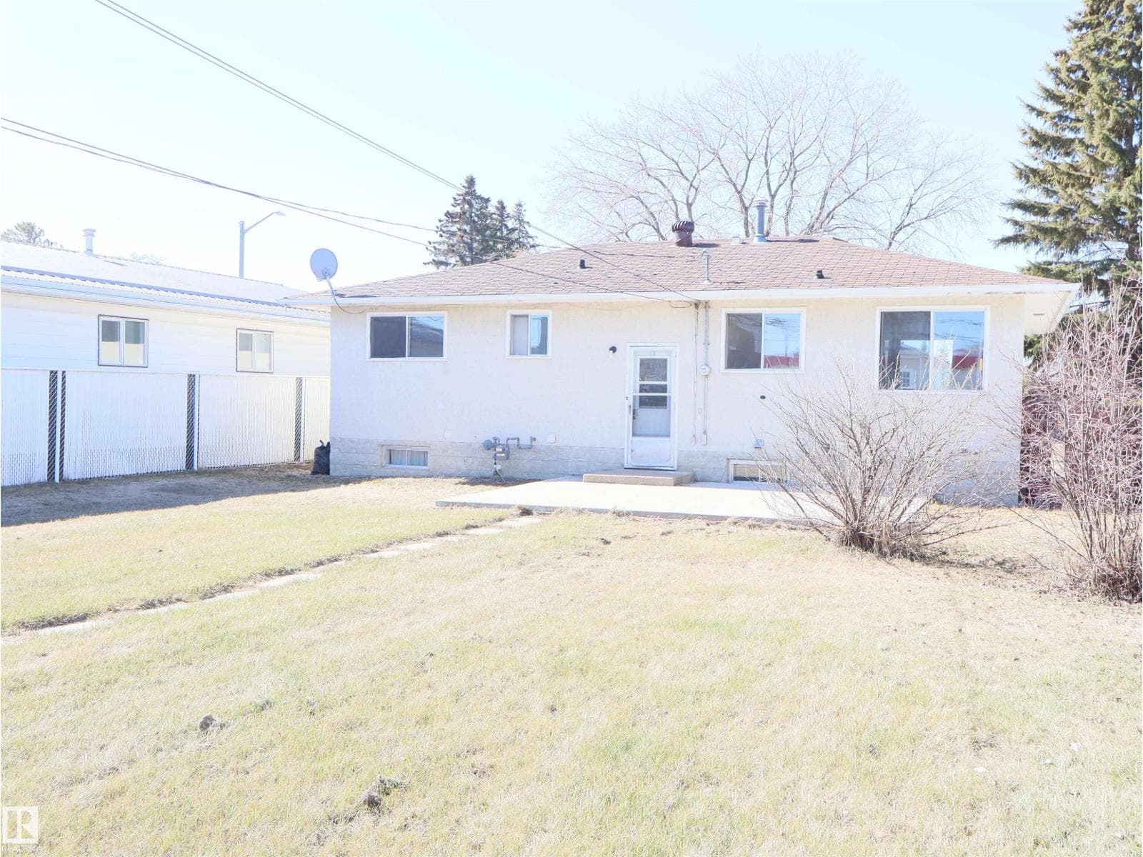 4934 49 Avenue photo 4