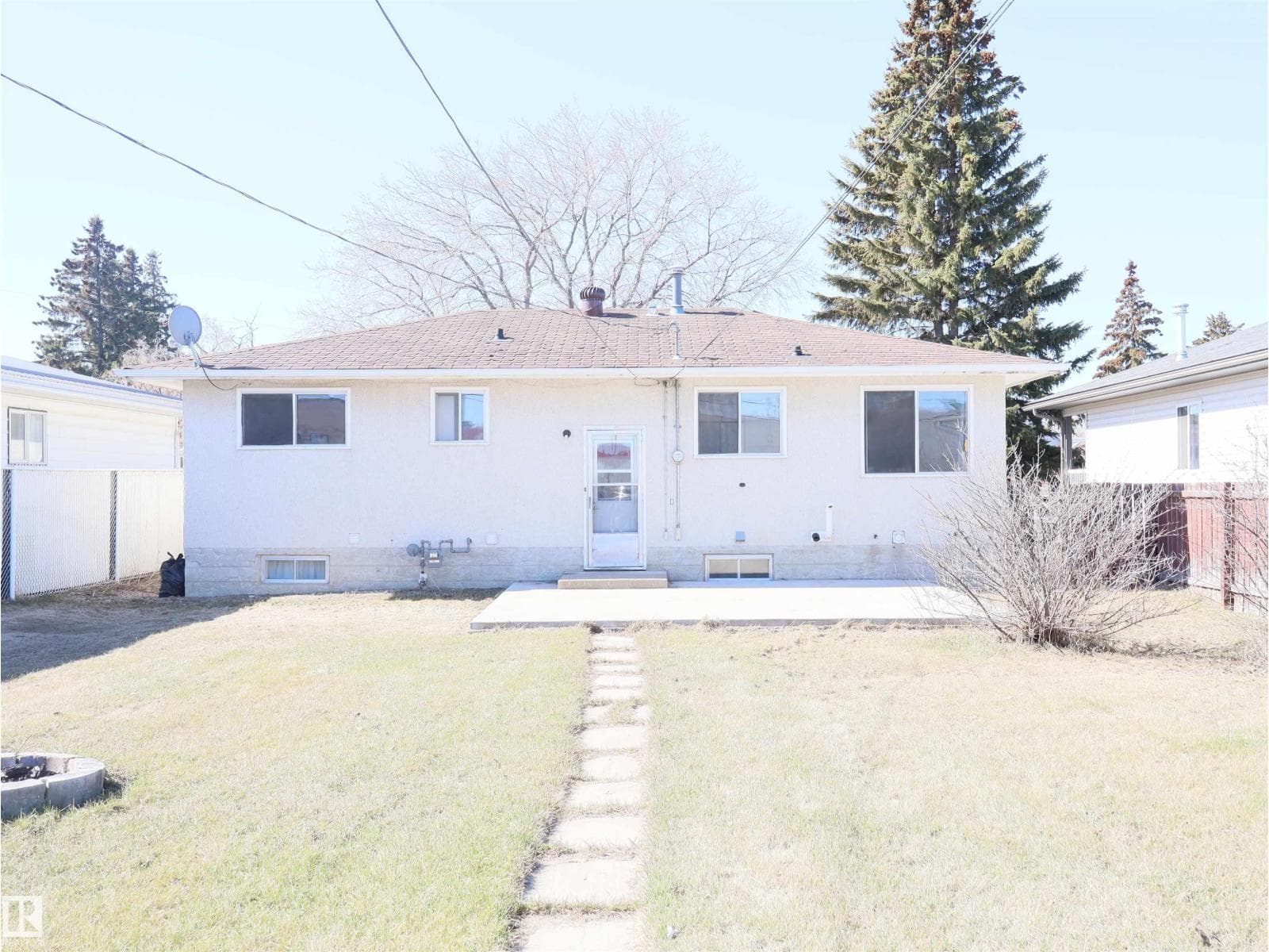4934 49 Avenue photo 5