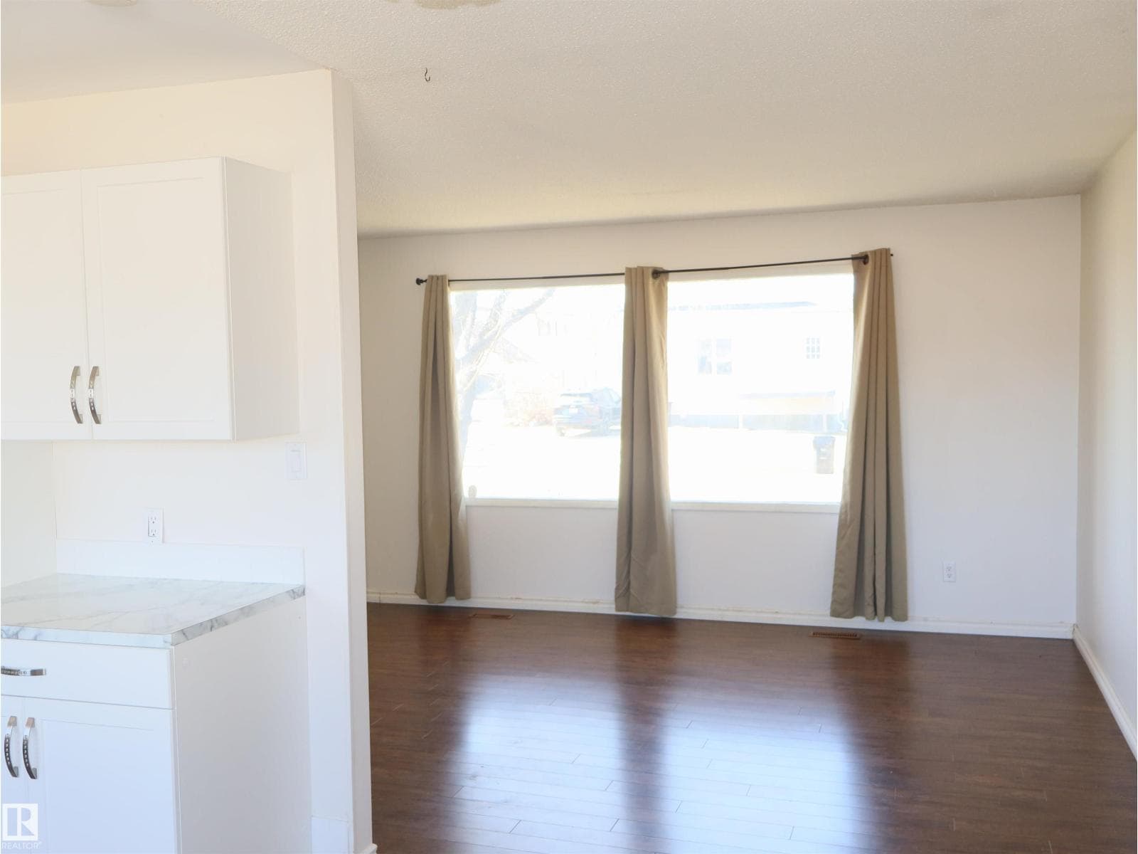 4934 49 Avenue photo 9