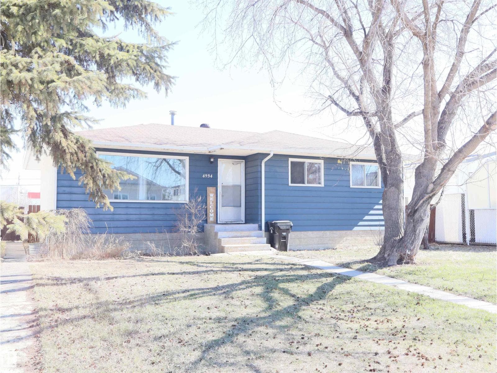 4934 49 Avenue photo 2