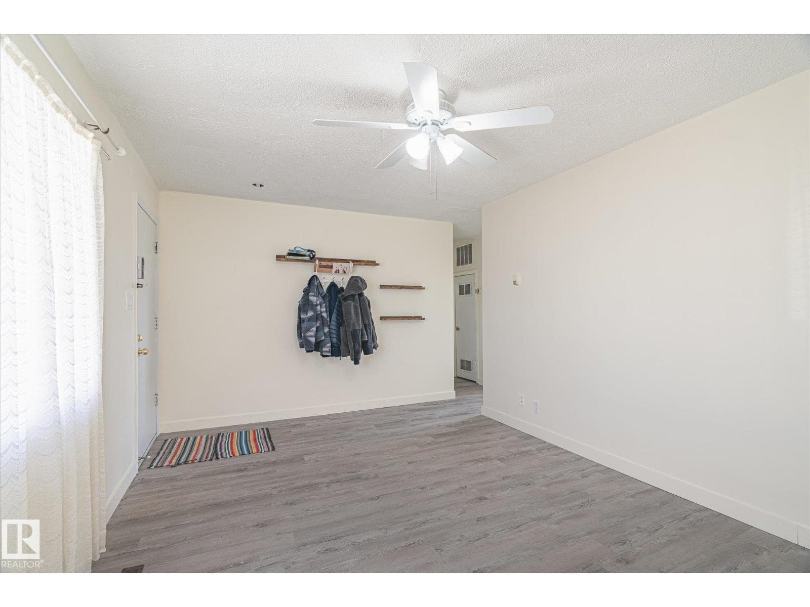 10531 128 AV NW photo 5