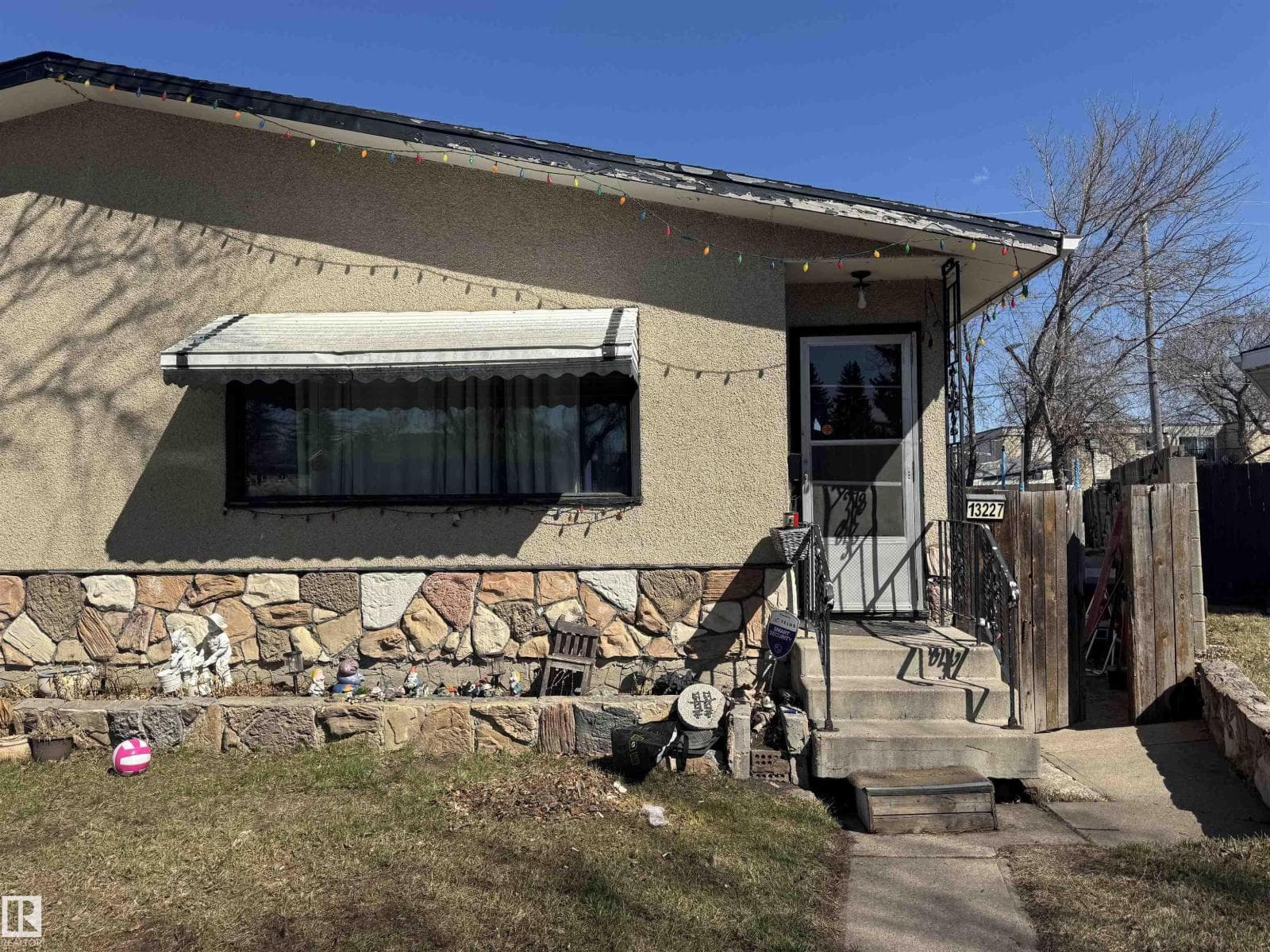 4 bed 2 bath single family at 13227 59 ST NW — $249,900
