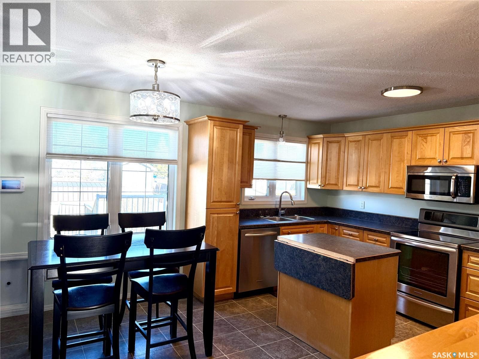 135 memorial DRIVE photo 2