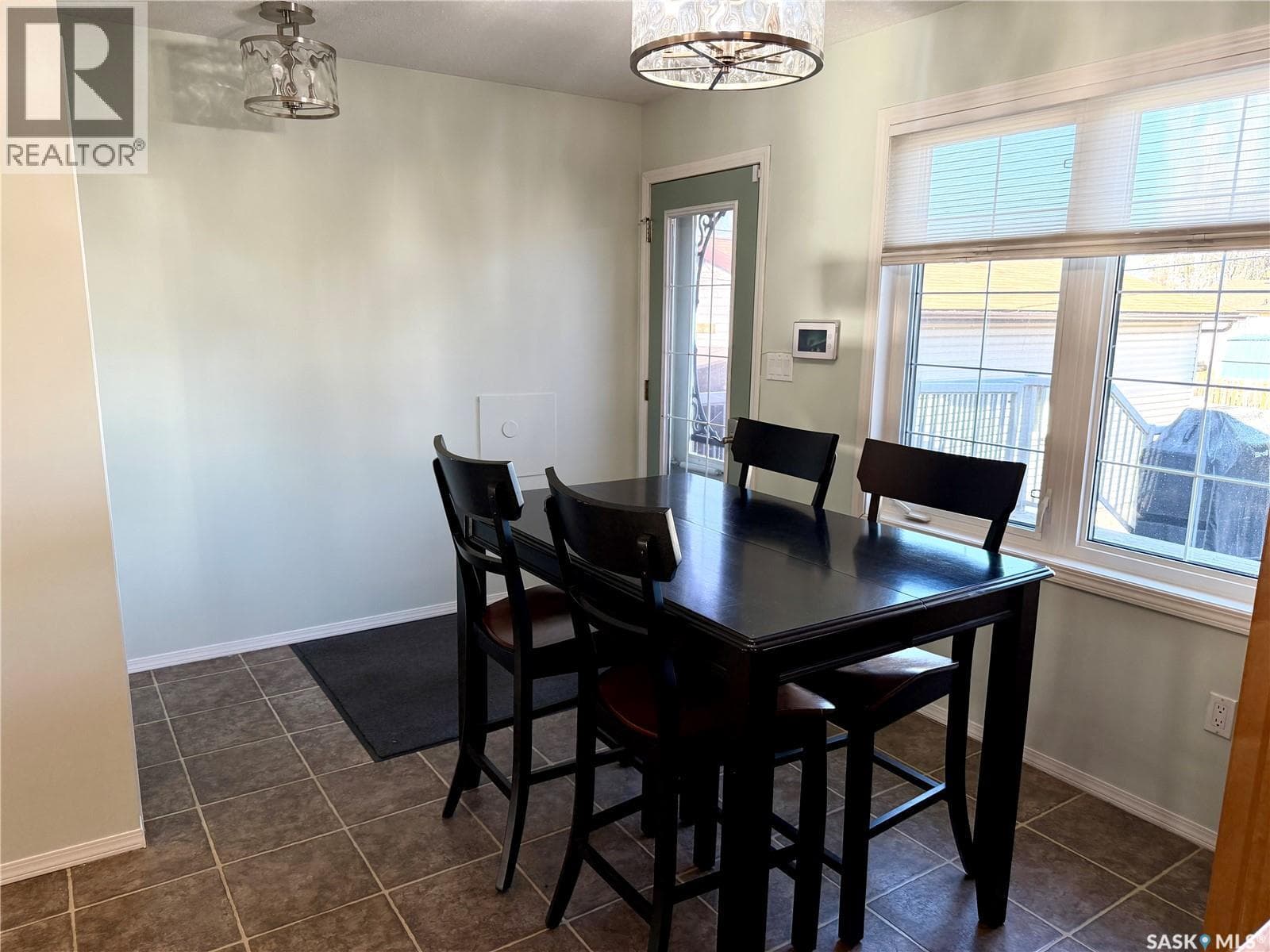 135 memorial DRIVE photo 8