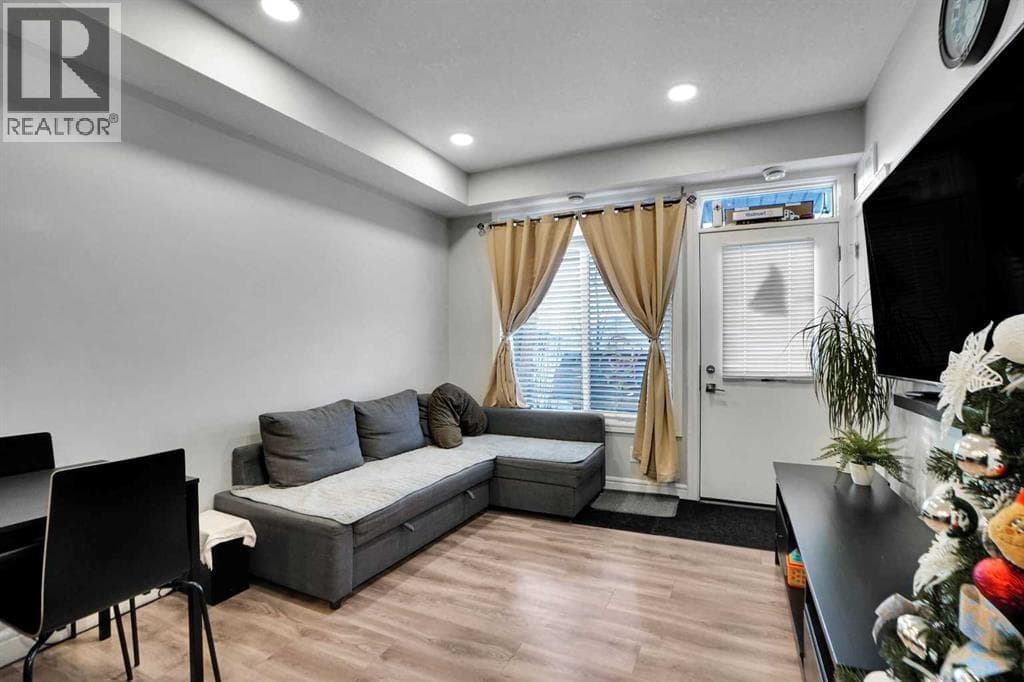 28 Savanna Passage NE photo 11