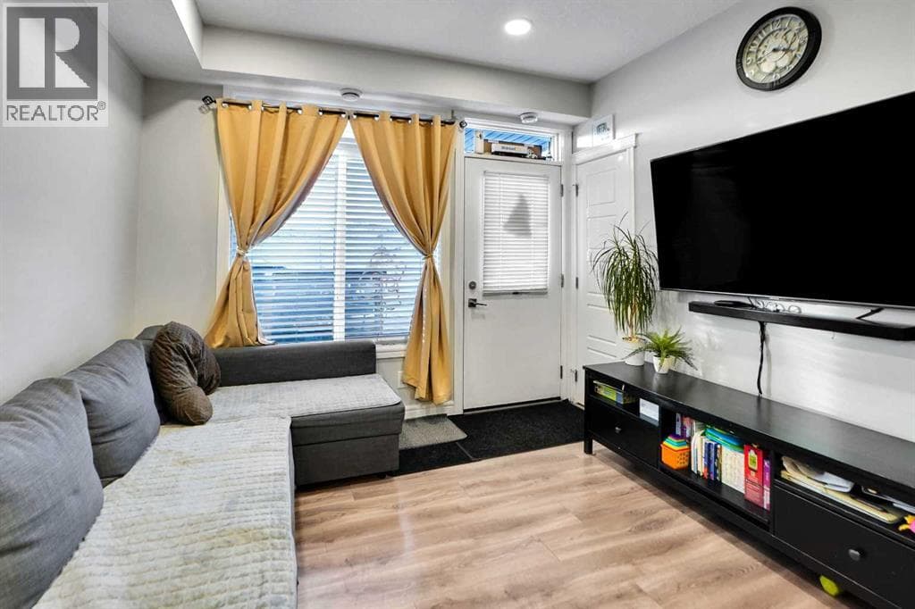 28 Savanna Passage NE photo 12