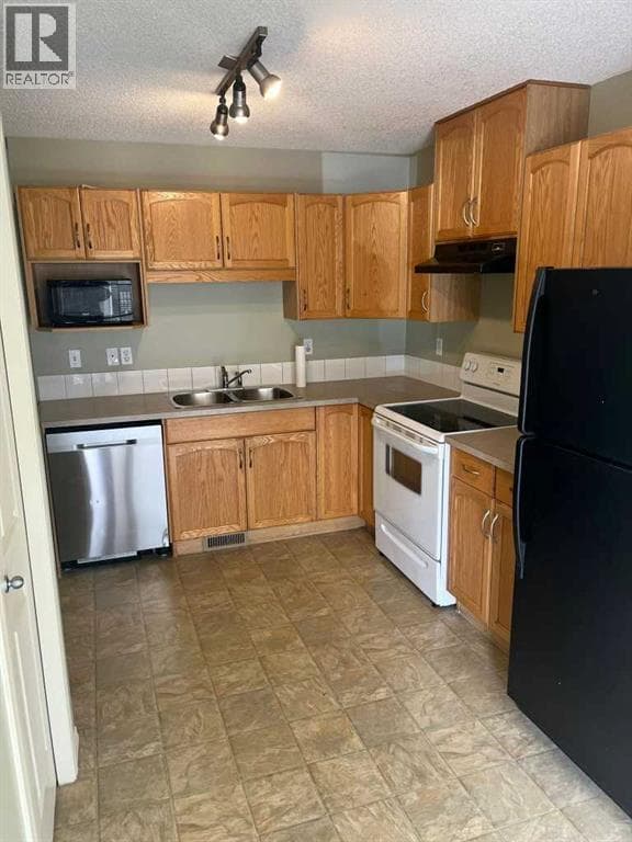138 Saddlebrook Point NE photo 3