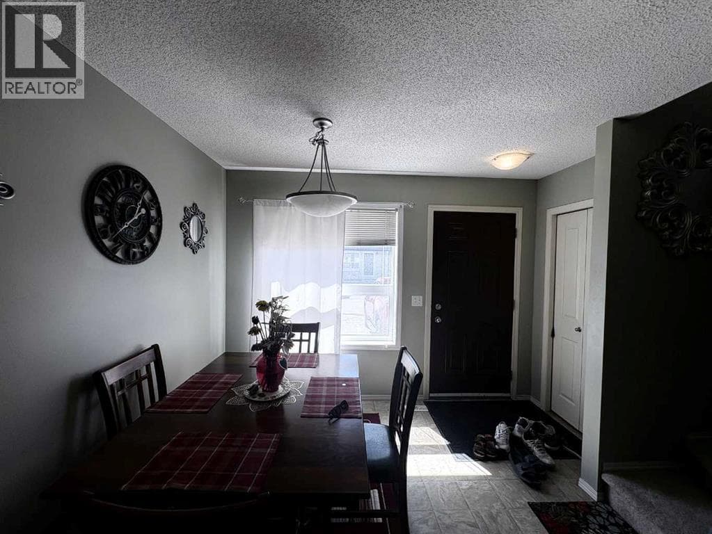 138 Saddlebrook Point NE photo 6
