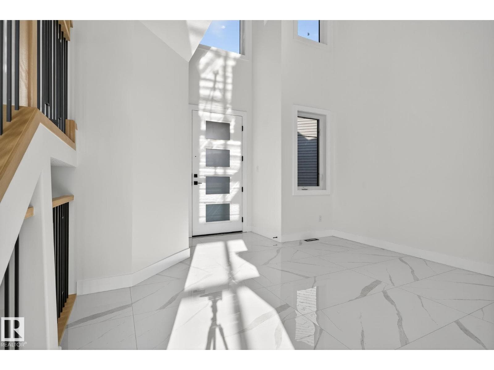 6020 19 ST NE — photo 3