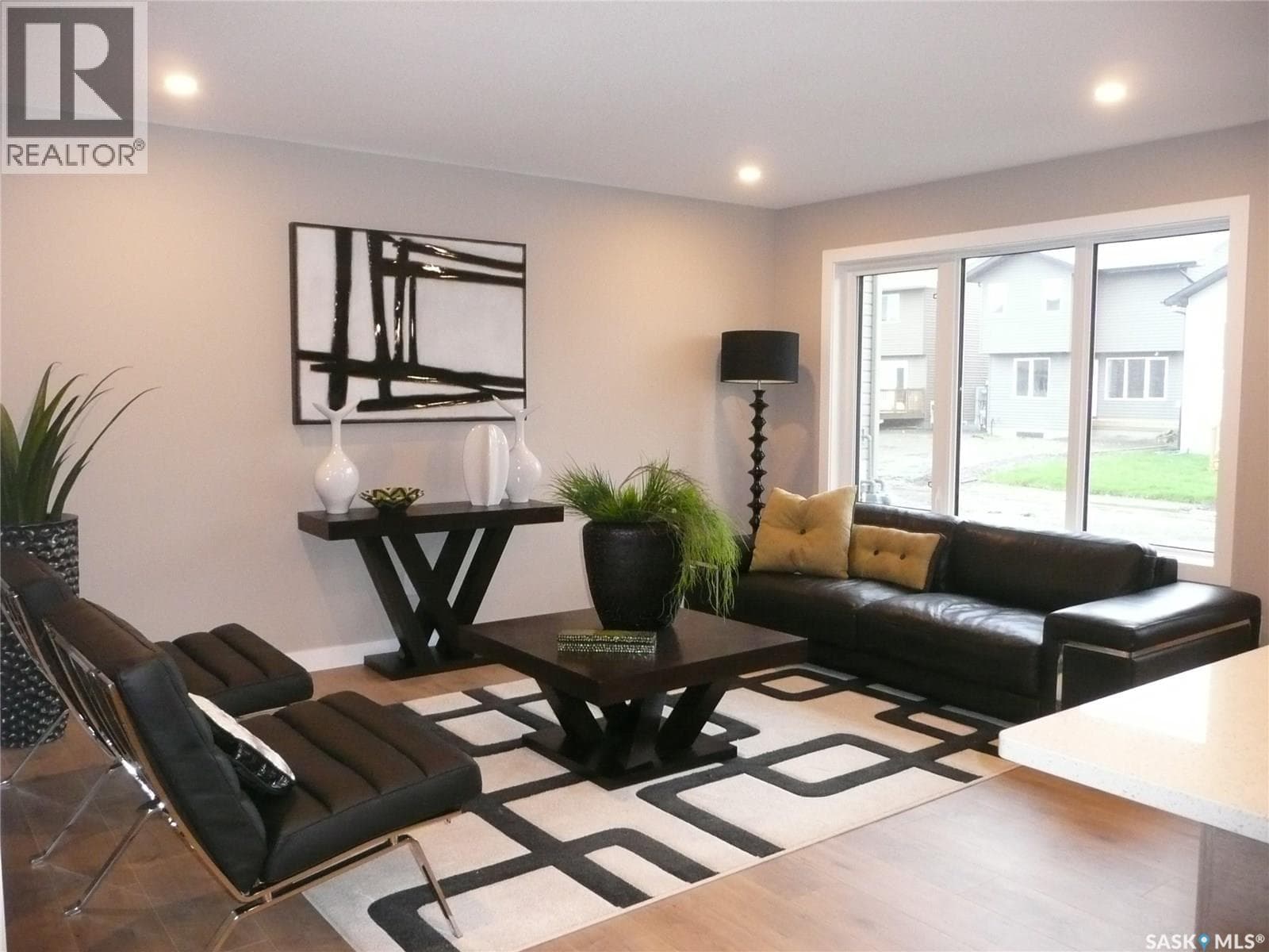 535 Traeger MANOR — photo 2