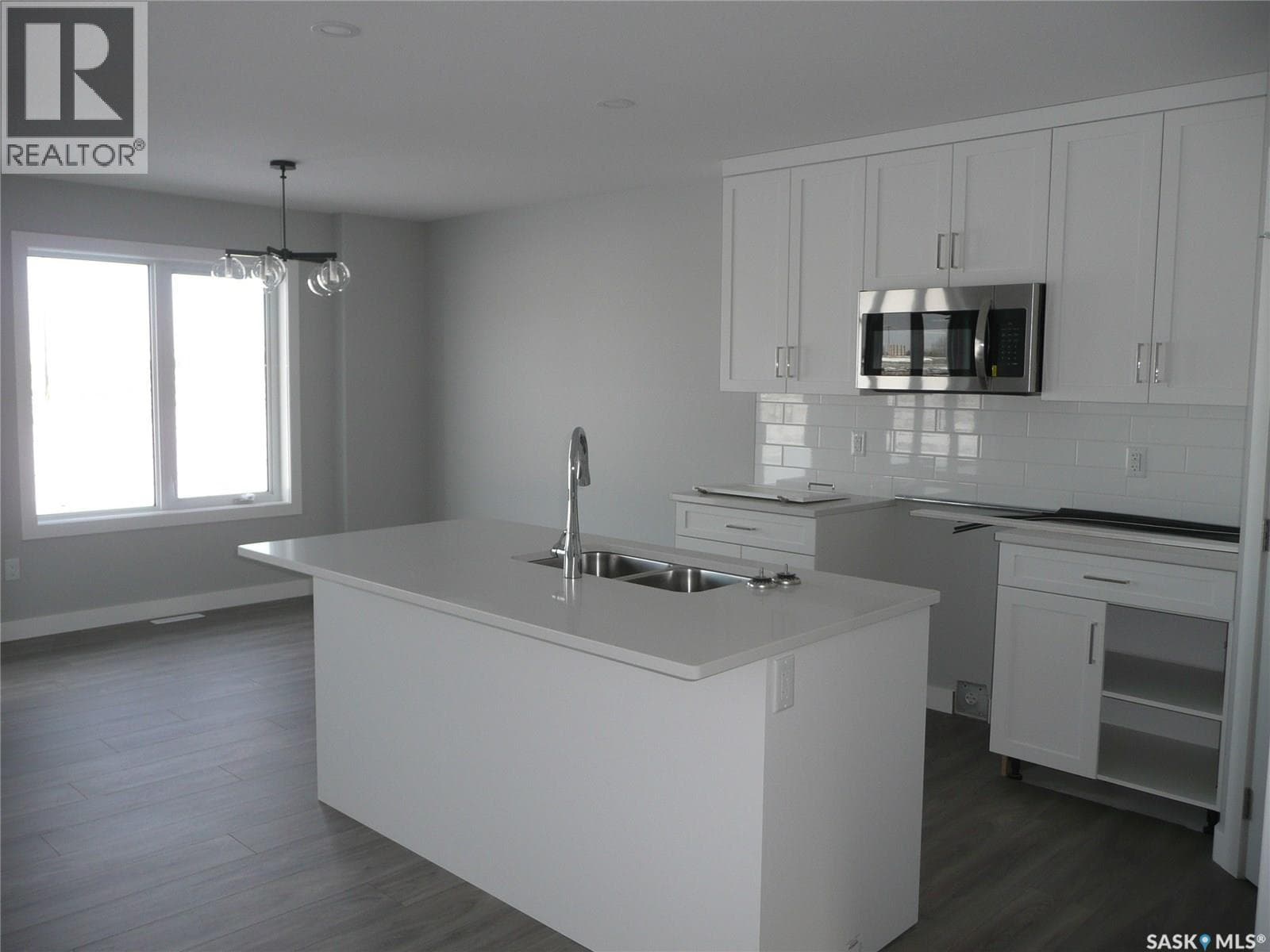 535 Traeger MANOR — photo 3