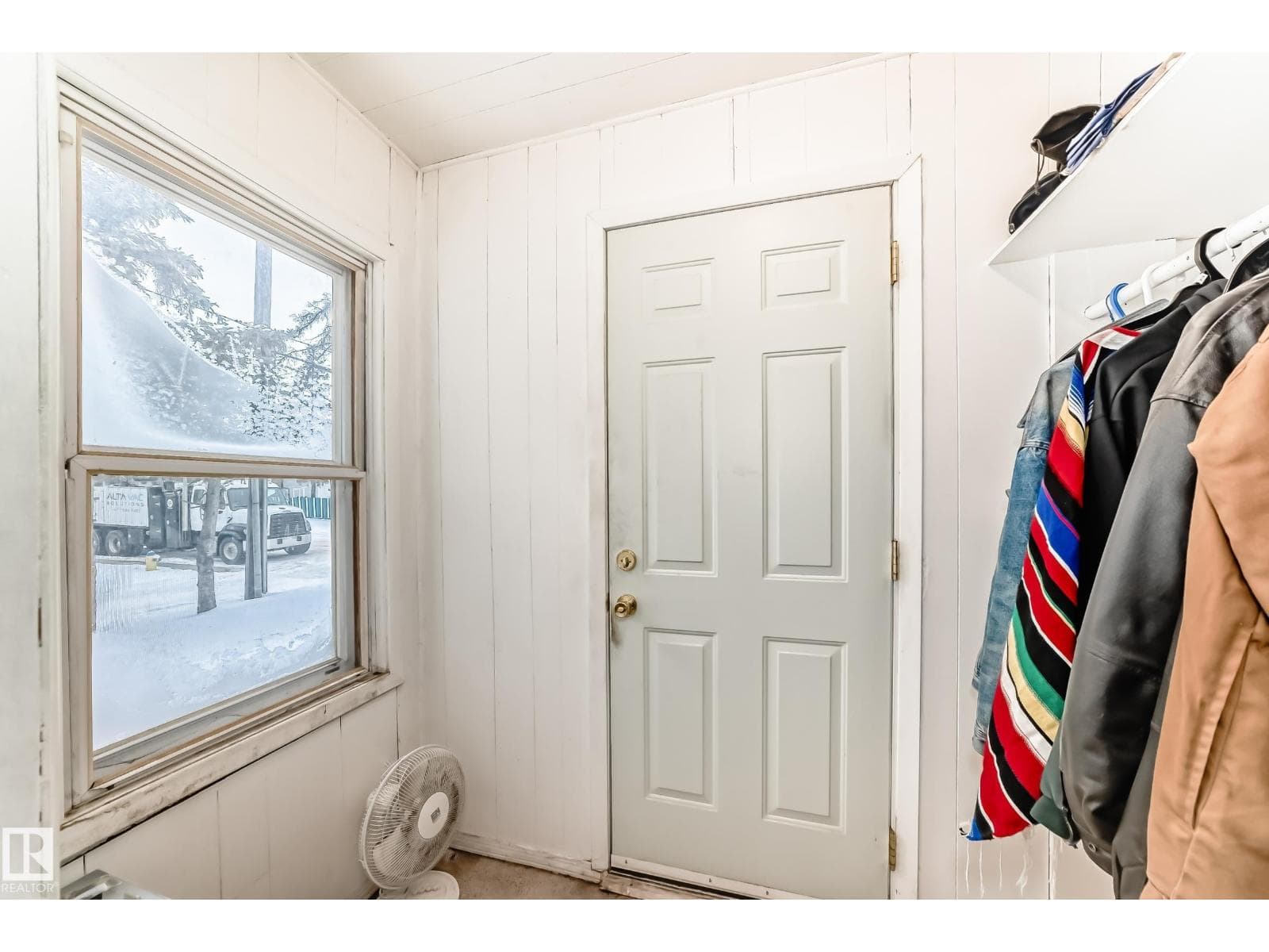 15515 92A AV NW photo 2