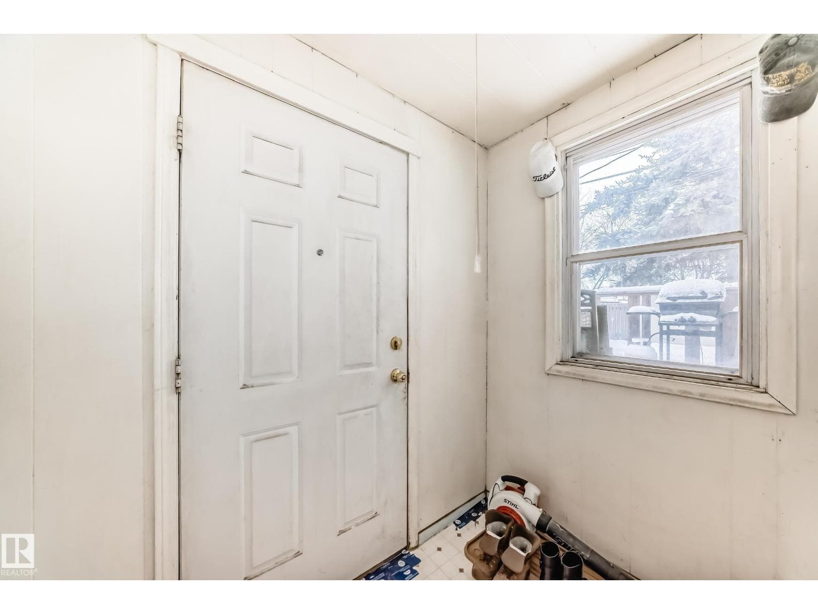 15515 92A AV NW photo 3