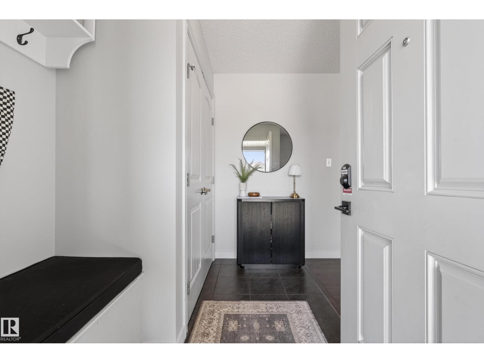 1148 35 AV NW photo 5