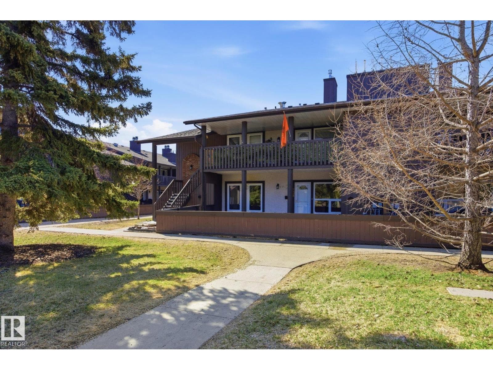 238 SURREY GARDENS GD NW photo 2