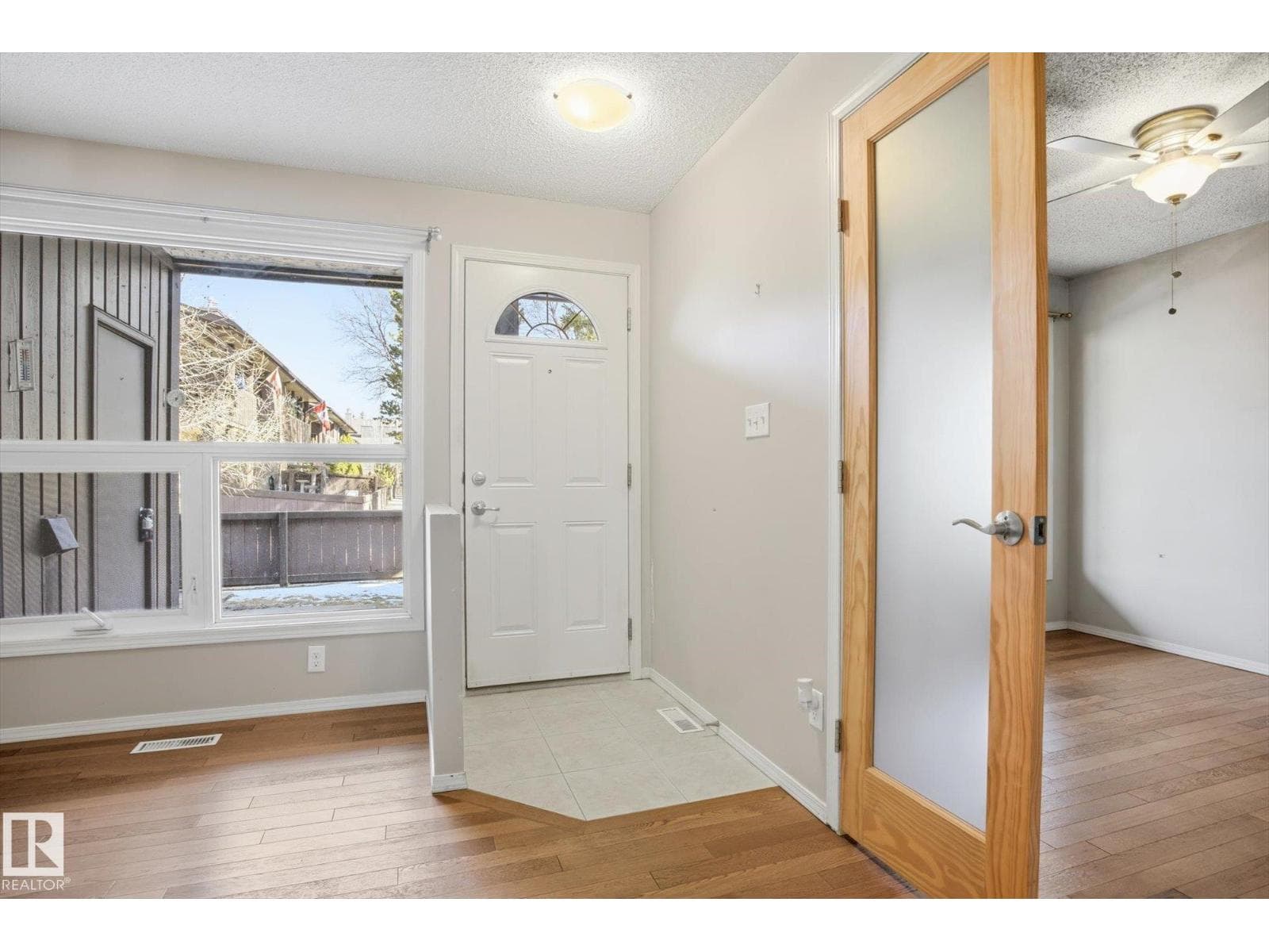 238 SURREY GARDENS GD NW photo 5