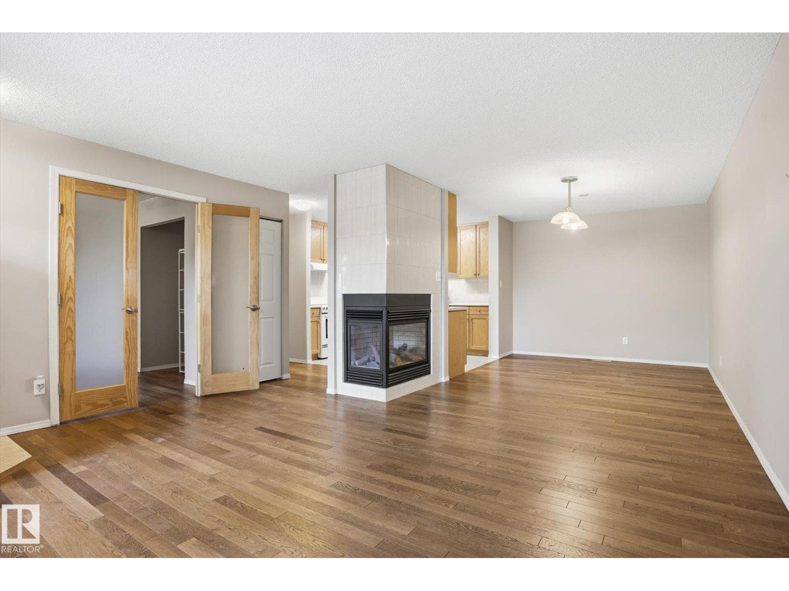 238 SURREY GARDENS GD NW photo 7