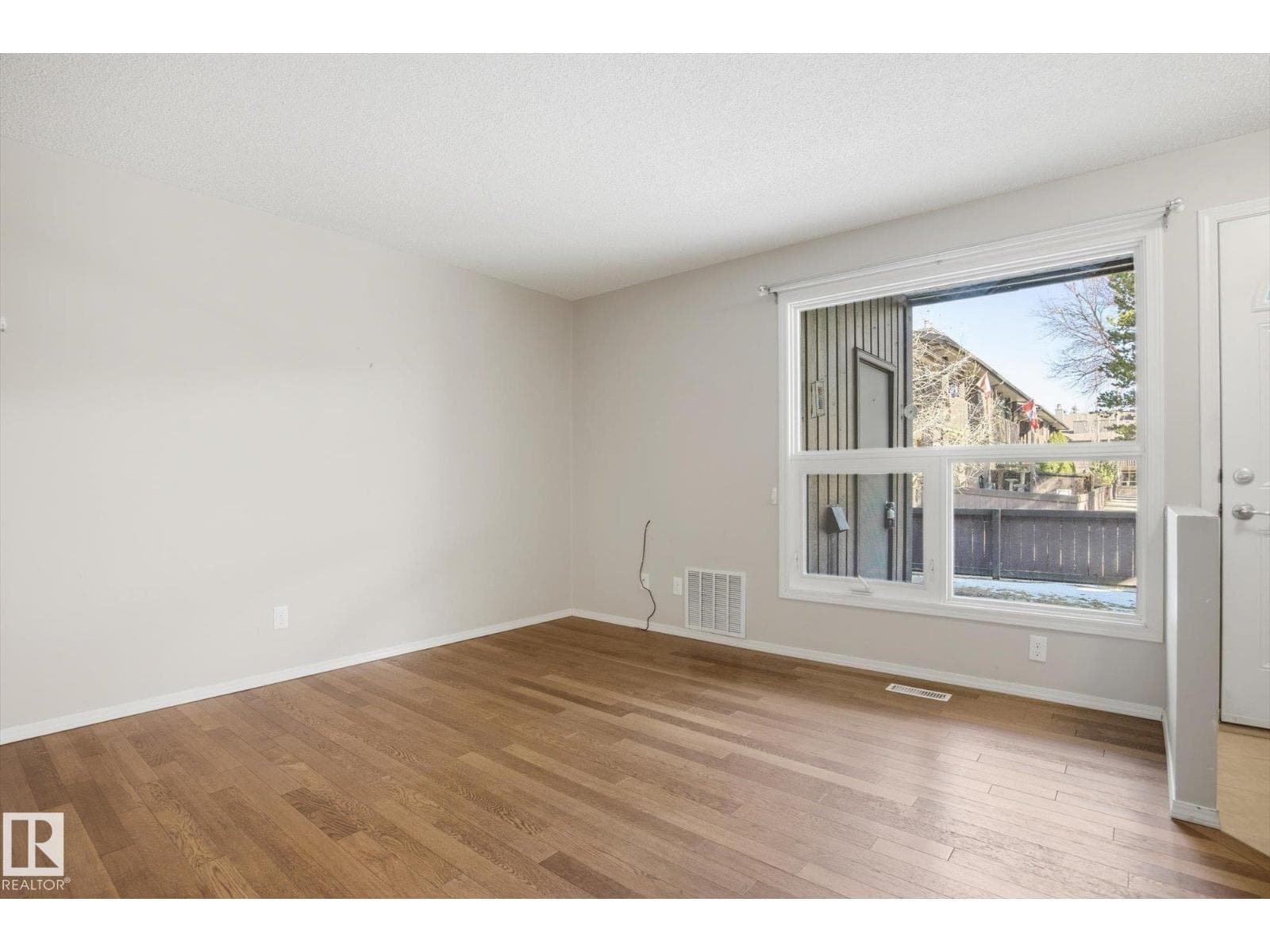238 SURREY GARDENS GD NW photo 8