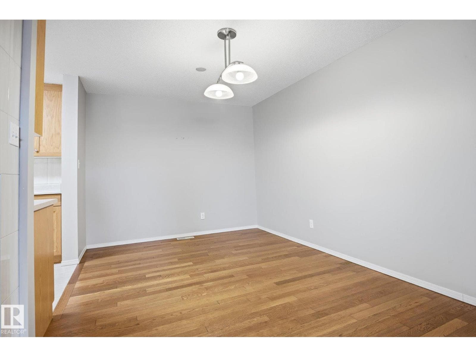 238 SURREY GARDENS GD NW photo 9
